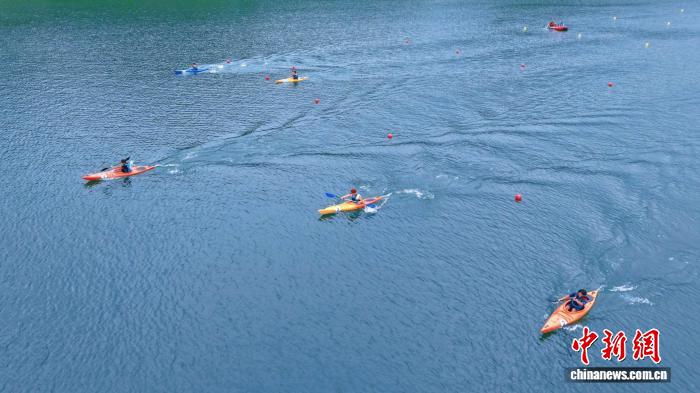 四川南部站百舸竞渡升钟湖:皮划艇巡回赛速度