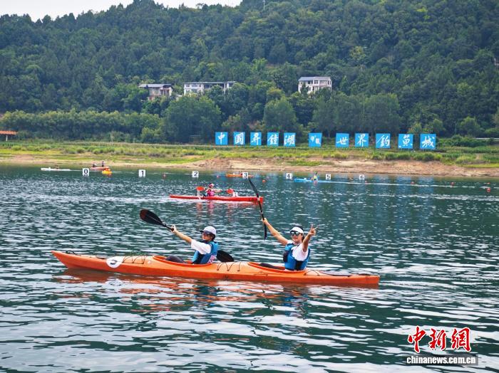 四川南部站百舸竞渡升钟湖:皮划艇巡回赛速度