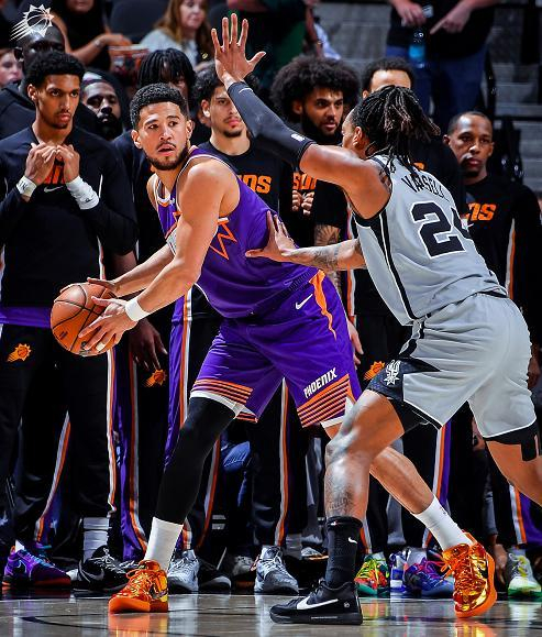 文班亚马准绝杀马刺逆转太阳 锁定季后赛席位