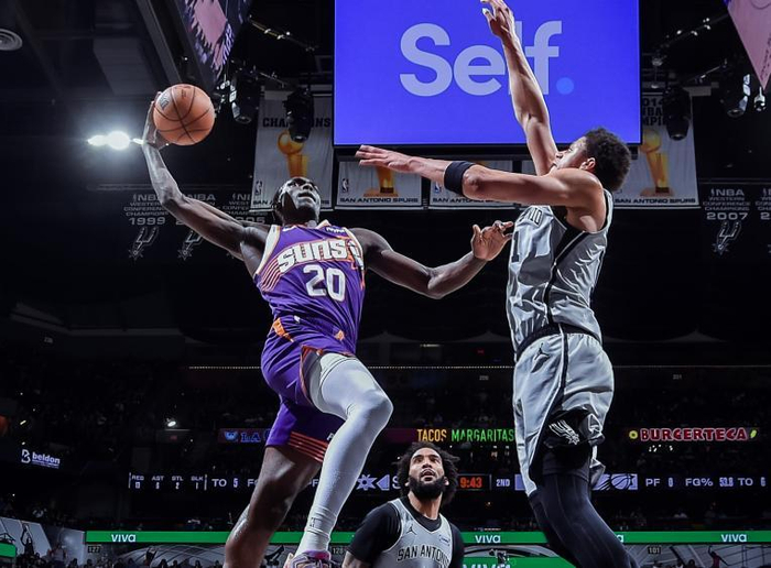 文班亚马准绝杀马刺逆转太阳 锁定季后赛席位