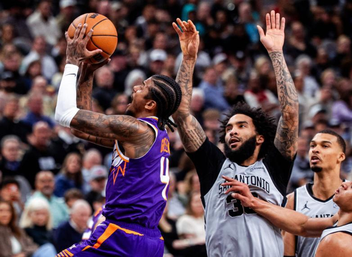 文班亚马准绝杀马刺逆转太阳 锁定季后赛席位