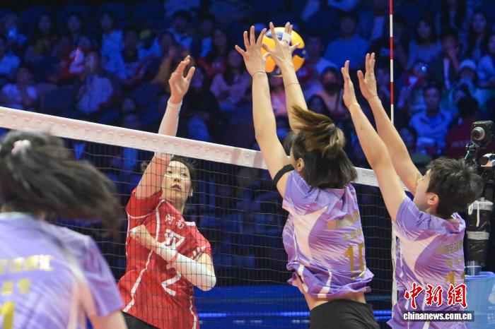 河南女排朱婷率队三连胜 力克卫冕冠军天津队