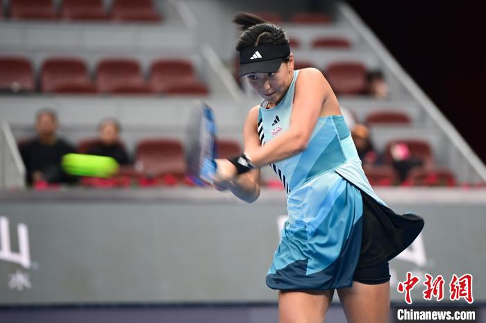 王欣瑜中网女单三盘不敌萨卡里 中国金花全军覆