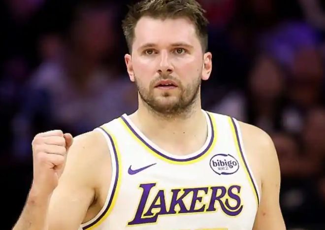 湖人碾压骑士东契奇42+12引领大胜