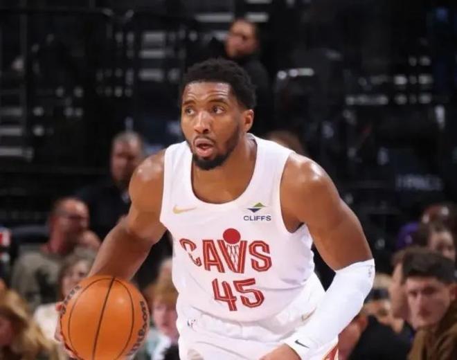 湖人碾压骑士东契奇42+12引领大胜