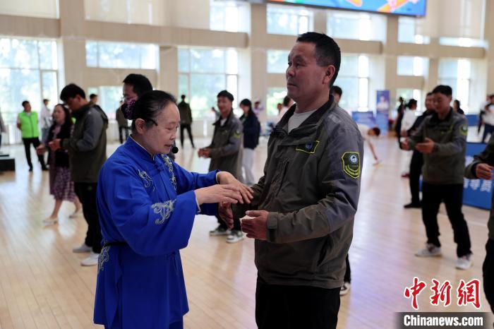 祁连山生态管护员走进“冠军摇篮”：体验科学