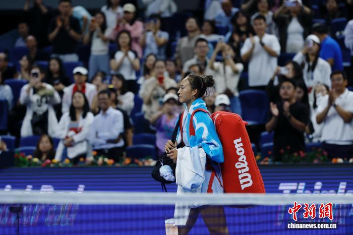 郑钦文因右肘伤势退出武汉宁波赛 专注康复备战