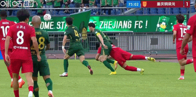 浙江外援踹翻水桶引重罚 中国足协将召开听证会