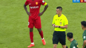 浙江外援踹翻水桶引重罚 中国足协将召开听证会