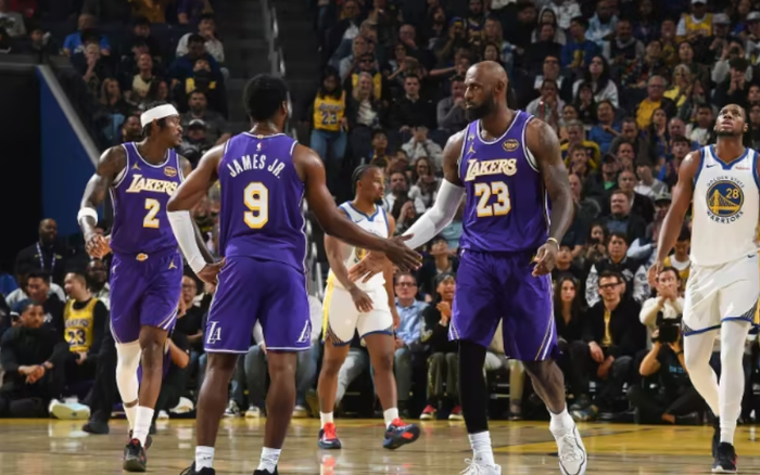 詹姆斯父子连线创历史 湖人终结三连败掀父子篮